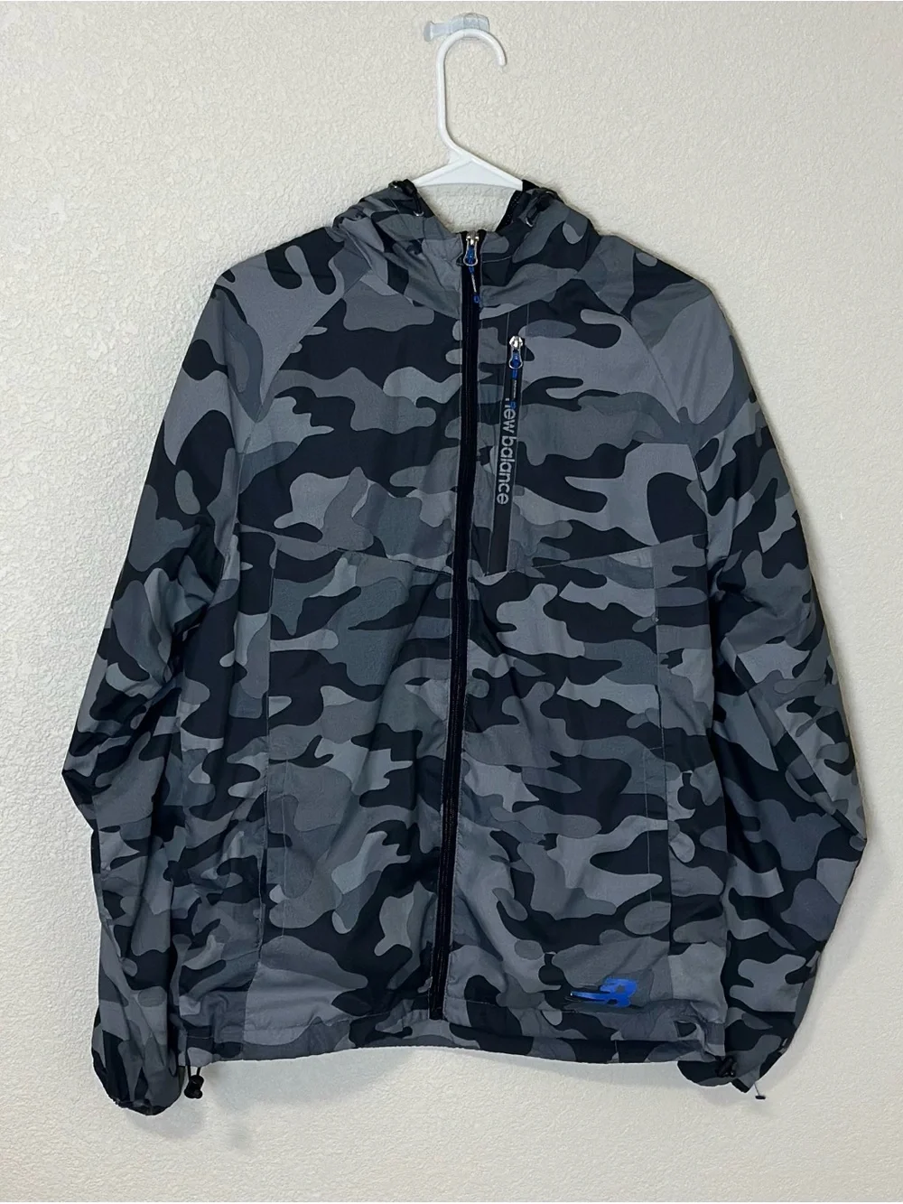 New Balance Men’s Gray & Black Camo Windbreaker Jacket with Hood
